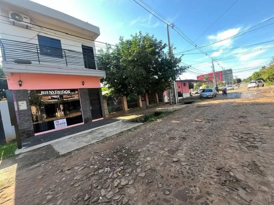 Salón Comercial serca de la plaza Jose Segundo Decoud - Coronel Oviedo