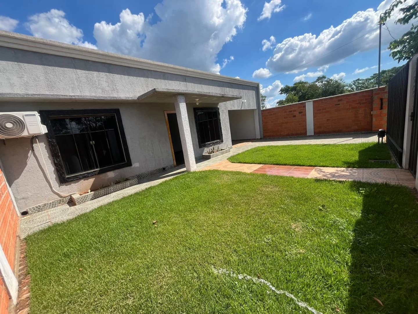 Casa 2 Dorm en Coronel Oviedo - Alquiler Inmediato